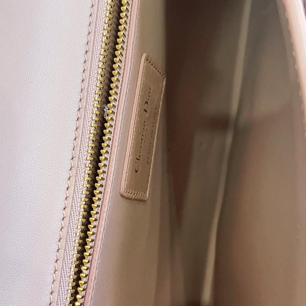 Dior CD Logo 30 Montaigne Chain strap clutch Leather