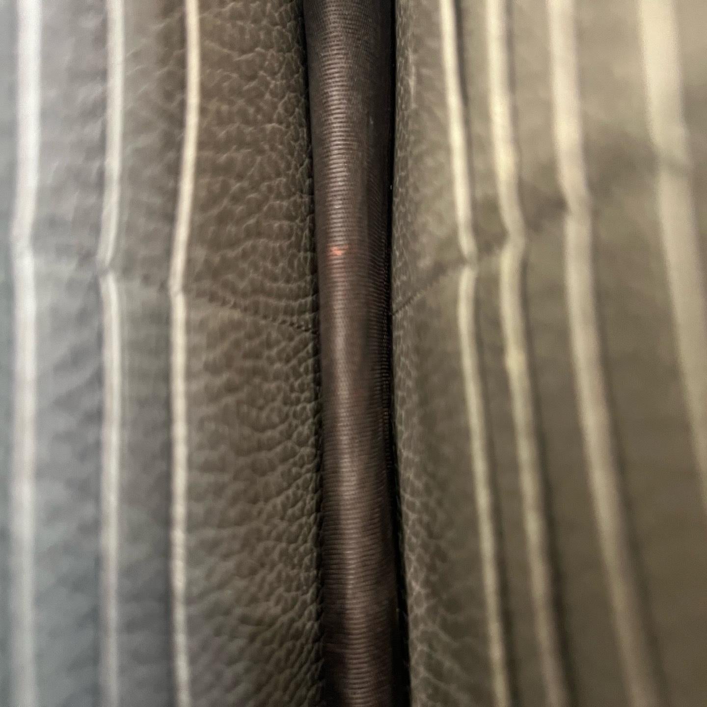 Gucci Grey Pebbled Interlocking G Wallet on Chain